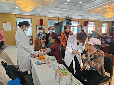 兰州城关区 志愿服务进社区，健康义诊暖民心